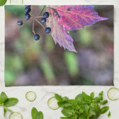 Mapleleaf Viburnum Autumn Leaves en Berries Theedoek (Gevouwen)