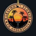 Marathon Florida Retro Sunset Palm Tree 80s Keramisch Ornament<br><div class="desc">Marathon Florida Retro 60s Palmbomen Souvenirs. Marathon Florida,  retro strandsouvenirs. reisontwerp voor zomerliefhebbers. dit retro  ontwerp is een geweldig vakantie-,  verjaardags- en zomervakantiecadeau-idee. - U kunt de sjabloon personaliseren door een naam van uw stad of locatie,  jaar en voeg tekst toe om ze extra speciaal te maken. -</div>