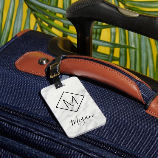 Marble Modern Black White Name Monogram Travel Bagagelabel (Voorkant Insitu 1)
