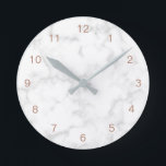 Marble Roos Gold Modern Elegant Ronde Klok<br><div class="desc">Moderne muurklok met gouden getallen van het roos over een grijze marmerachtergrond. Deze stijlvolle muurklok maakt een geweldig cadeau voor haar.</div>