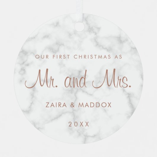 Marble Roos Gold Mr. en Mrs. Our First Kerstmis Metalen Ornament (Voorkant)
