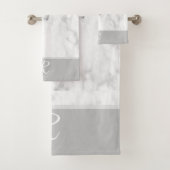 Marble Style Grijs Wit Monogram Initiaal Badkamer Bad Handdoek (Insitu)