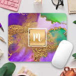 Marble waterverf gold paars aqua green monogram muismat<br><div class="desc">Een sparkly, faux gouden folie vierkant met een initiaal van de manuscripttypografie bedekt een rijke, gouden, geaderde, paarse, groene, aqua, en roze waterverf achtergrond op deze elegante, trendy, girale, monogramed mousepad. Maakt een stijlvolle en stijlvolle verklaring telkens als u het gebruikt. Een geweldig cadeau voor een vriend, maar ook voor...</div>