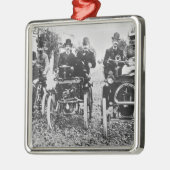 Marcel (d.1903) en Louis (1877-1944) Renault driv Metalen Ornament (Links)