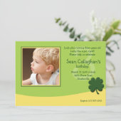 March Shamrock Photo Birthday Invitation Kaart (Staand voorkant)