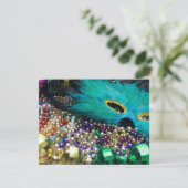 Mardi Gras Beads & Green Feather Mask Invitation Kaart (Staand voorkant)