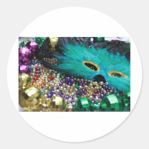 Mardi Gras Beads & Green Feather Mask Ronde Sticker