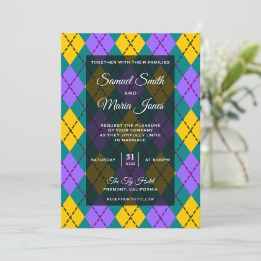 Mardi Gras Gele Paarse Argyle Huwelijksuitnodiging Kaart (Staand voorkant)