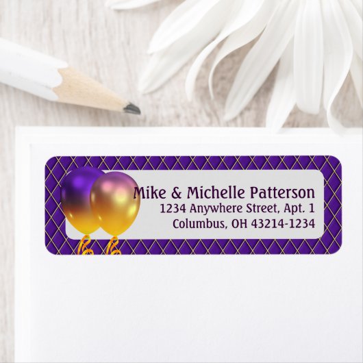 Mardi Gras Party Balloons en Paarse Argyle Etiket (Insitu)