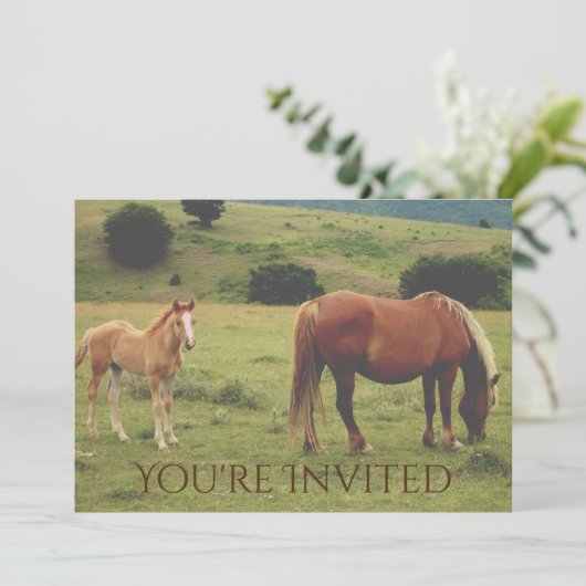Mare and Foal Horse Neutraal Baby shower Uitnodigi Kaart (Staand voorkant)