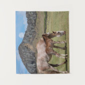 Mare & Colt in de vulkaankrater van Rano Raraku Wandkleed (Voorkant)