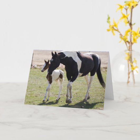 Mare en Filly Walking Kaart (Gele Bloem)