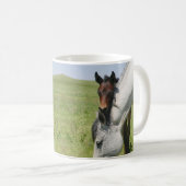 Mare grazing met Mok van de Kleur (Voorkant rechts)