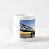Mariene Parkway Bridge-Gil Hodges Koffiemok (Voorkant links)
