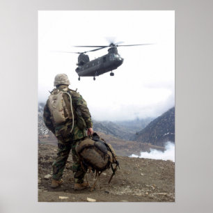 Mariene Waits voor CH-47 Chinook Helicopter Poster