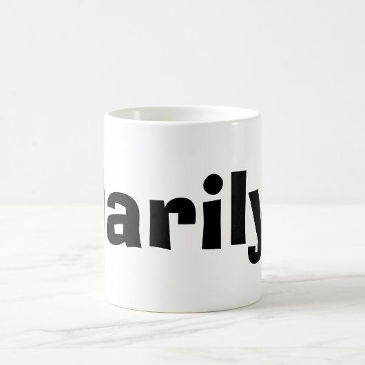 Marilyn Koffiemok (Center)