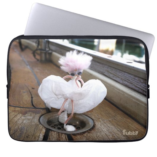 Marilyn Monroe pose in Witte rok door fubby. Laptop Sleeve (Voorkant)