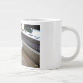 Marilyn Monroe pose in Witte rok Grote Koffiekop (Rechts)