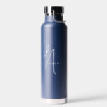 Marine Blauw | Aangepaste naam monogram script Sti Waterfles<br><div class="desc">Aangepast klassiek marineblauw monogram voor het script Elegant Chic Water Bottle. Een eenvoudig en modern design in zwart-wit kleur met handgeschreven kalligrafie voor een professionele en geavanceerde look. Creëer je eigen gepersonaliseerde,  ecofriendele cadeautjes. Om het even welke doopvont,  om het even welke kleur,  geen minimum.</div>