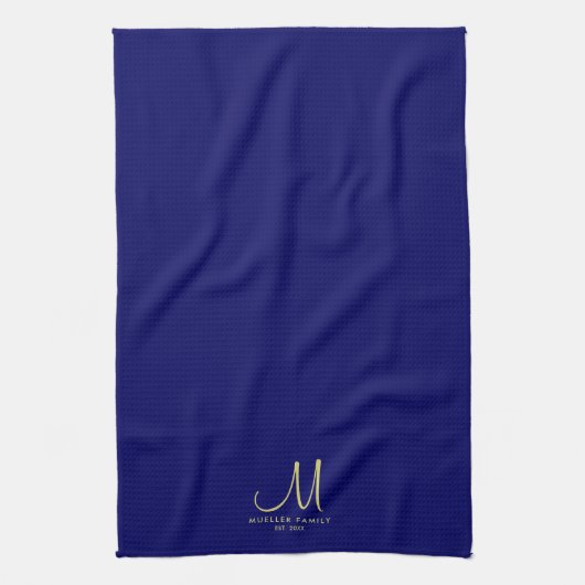 Marine Blauw Effen Kleur Goud Monogram Familienaam Theedoek (Verticaal)