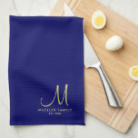 Marine Blauw Effen Kleur Goud Monogrammed Familien Theedoek<br><div class="desc">Custom Upload Voeg uw foto of Logo tekst Elegant Schattige monogram keuken & eetkamer / tafel & keukenlinnen / Initiaal familienaam Sjabloon Gold Monogram marineblauw effen kleur keukenhanddoek.</div>