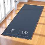 Marine Blauw Elegante Moderne Minimalistische Mono Yogamat<br><div class="desc">Stap in je praktijk met evenwicht met behulp van deze Navy Blue Elegant Modern Minimalistisch Monogram Naam Yoga Mat. Ontworpen met strakke lijnen en een diepe marine tint, deze gepersonaliseerde mat beschikt over uw monogram en naam in een slanke, verfijnde lay-out. Ideaal voor yoga, pilates of meditatie, het brengt zowel...</div>