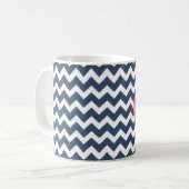 Marine Blauw en Rode Chevron Custom Monogram Koffiemok (Voorkant links)