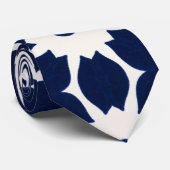 Marine Blauw en Wit Geometrische Bloemen Stropdas (Opgerold)