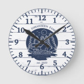 Marine Blauw en Wit Rustiek Houten Familie Lake Ho Ronde Klok (Voorkant)