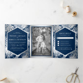 Marine Blauw en Zilveren Folie Tropische Palm Huwe Drieluik Uitnodiging (Binnen)