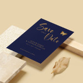 Marine blauw & goud script: Glitter vlinder bruilo Save The Date