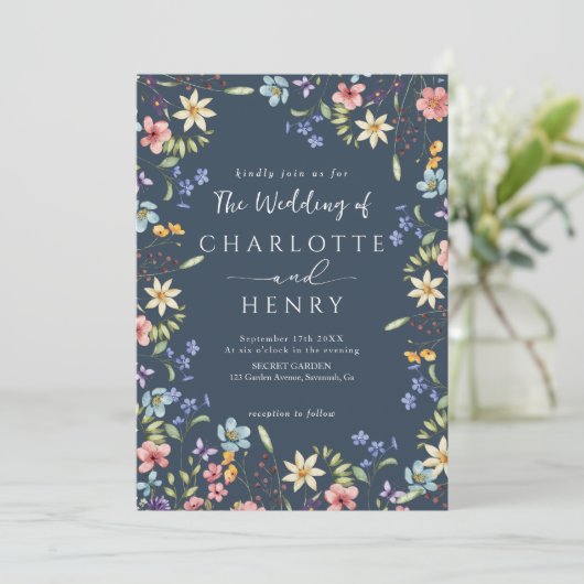 Marine Blauw Moderne QR Code Wildflower Wedding Kaart (Staand voorkant)