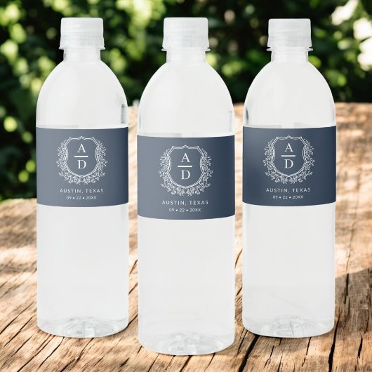 Marine Blauw Monogram Trouwbloem Crest Waterfles Etiket