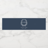 Marine Blauw Monogram Trouwbloem Crest Waterfles Etiket (Enkel label)