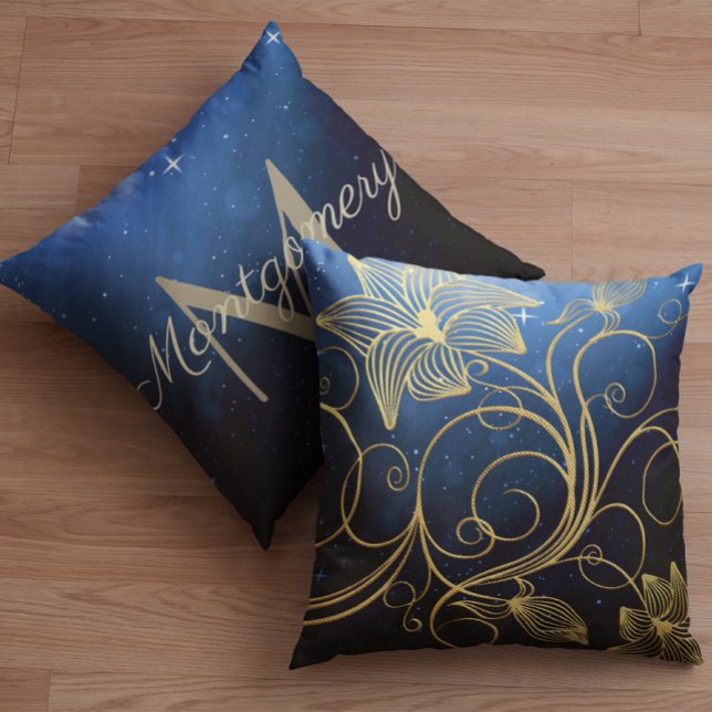 Marine Blauw Sterrenstelsel Goud Bloemen Monogram  Kussen (Creator heeft geüpload)