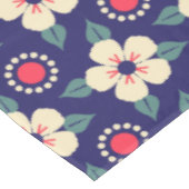 Marine Blauw Tafelkleed met Crème Bloemen (Gekanteld)