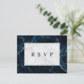 Marine Blauw Wit Marmer Bruiloft RSVP Uitnodiging Briefkaart (Staand voorkant)