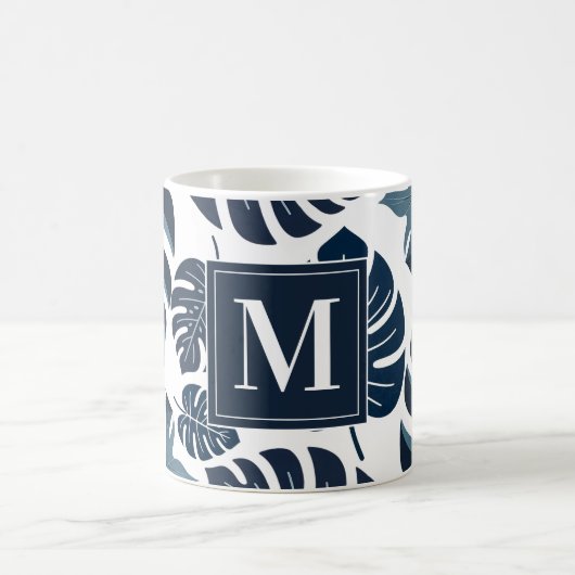 Marine Blauw & Wit Monstera Blad Monogram Koffiemok (Center)