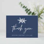 Marine Blauw Zeester Modern Script Strand Bruiloft Bedankkaart (Staand voorkant)
