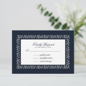 Marine blauw zilveren blad patroon RSVP kaartje (Staand voorkant)