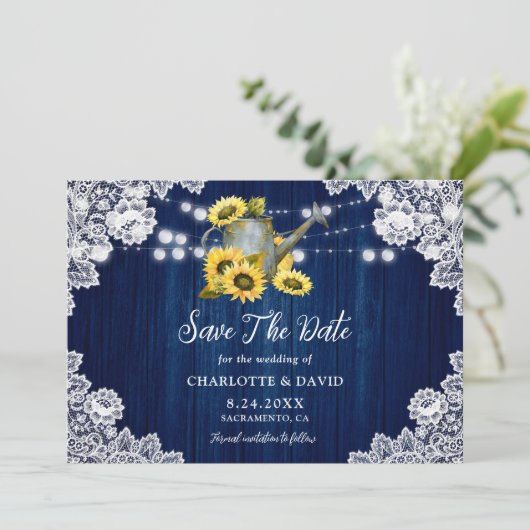 Marine Blauw Zonnebloem Hout Kant Watering Can Wed Save The Date (Staand voorkant)
