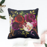 Marine Bourgondië Marsala Rustieke Bohemian Floral Kussen<br><div class="desc">VERANDERLIJKE ACHTERGRONDKLEUR. Boheemse stijl Sierkussen met waterverf illustratie van bordeaux,  marsala,  rode en roze pioenen en rozen met veren accent op marineblauwe achtergrond. Dit is ideaal voor herfst/herfst/winter,  bloemenfeesten en bohemien stijl evenementen. Overeenkomende objecten zijn ook beschikbaar.</div>