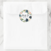 Marine & Dusty Blauw & Roze Blush Bloemen Monogram Ronde Sticker (Tas)