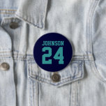 Marine en Blauwgroen Atleet Naam Jersey Nummer Ronde Button 7,6 Cm<br><div class="desc">Vrolijk op je favoriete sportteam, football speler of show gewoon je schooltrots met een aangepaste gepersonaliseerde spirit knop! Voeg je schoolnaam toe of personaliseer met de naam van een speler en een jersey-nummer. Perfect voor football, basketbal, honkbal en voetbalwedstrijden! Creëer custom pinnen voor het hele team, cheerleaders, ouders en broers...</div>