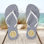 Marine en Goud Griekse Sleutel Monogram Teenslippers<br><div class="desc">Aangepast gedrukte flip flop sandalen met een stijlvol,  modern Grieks sleutelpatroon en uw aangepast monogram of andere tekst in een cirkelvormige lijst. Klik aanpassen het om tekstdoopvonten en kleuren te veranderen of uw eigen afbeeldingen toe te voegen om unieke één van een soortontwerp te creëer!</div>