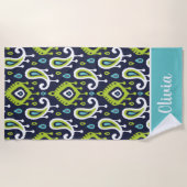 Marine en Groene Ikat Paisley Naam Monogram Strandlaken (Voorkant)