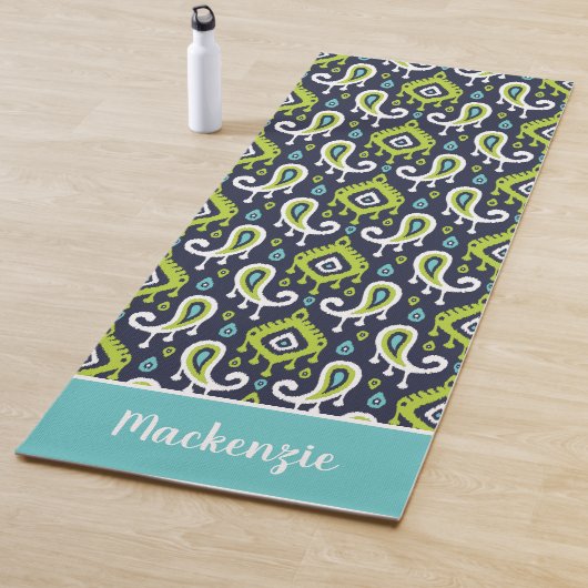 Marine en Groene Ikat Paisley Naam Monogram Yogamat (In situ)