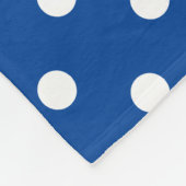 Marine en lichtblauw met wit Polka Dot Monogram Fleece Deken (Hoek)