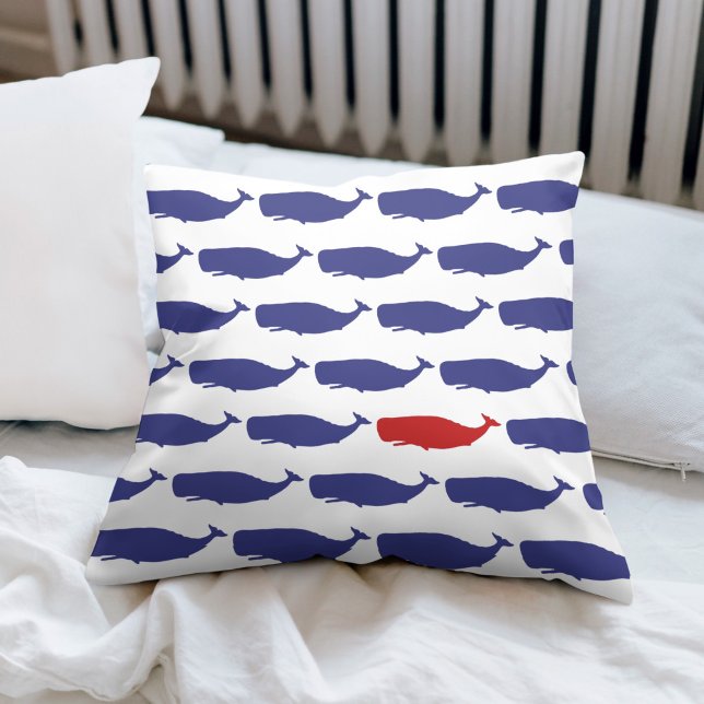 Marine en Rode Walvis Patroon Nautisch Kussen (The perfect decorative pillow for a nautical themed bedroom or beach house.)