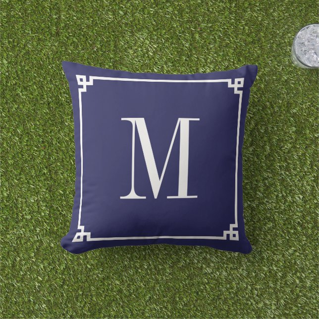 Marine en witte Griekse sleutelrand monogram Buitenkussen (Gras)